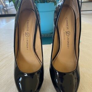 GUC - Chinese Laundry Glossy Black Heels